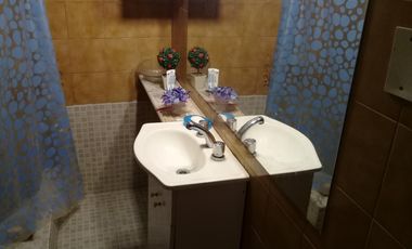 EXCELENTE CASA EN 2 PLANTAS