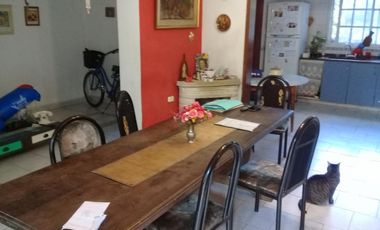 EXCELENTE CASA EN 2 PLANTAS