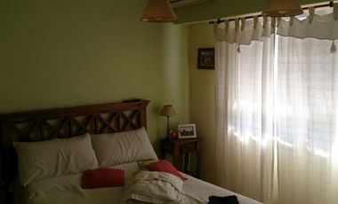 Departamento ubicado a 300 metros de Av. Hipólito Yrigoyen  y a 400 metros de la estación .