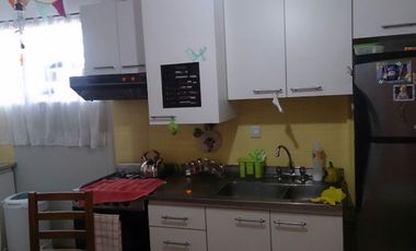 Departamento ubicado a 300 metros de Av. Hipólito Yrigoyen  y a 400 metros de la estación .