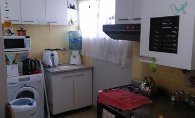 Departamento ubicado a 300 metros de Av. Hipólito Yrigoyen  y a 400 metros de la estación .