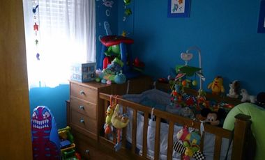 Departamento ubicado a 300 metros de Av. Hipólito Yrigoyen  y a 400 metros de la estación .