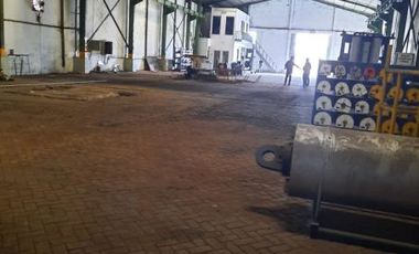 Gudang Margomulyo Row jalan 20 meter, Strategis