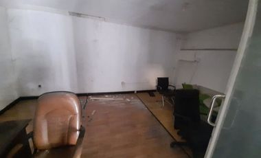 Gudang Margomulyo Row jalan 20 meter, Strategis
