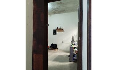 VENTA CASA CON LOCAL COMERCIAL