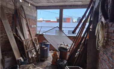 VENTA CASA CON LOCAL COMERCIAL