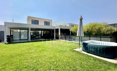 Impecable Casa En Venta 3d 3b Santa Elena