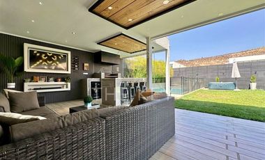 Impecable Casa En Venta 3d 3b Santa Elena