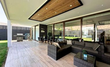 Impecable Casa En Venta 3d 3b Santa Elena