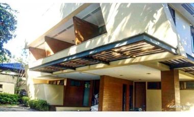 5 Bedrooms HOUSE and LOT FOR SALE in Dasmarinas Village, Makati City