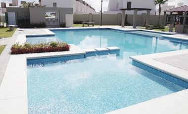 Casa con alberca de 4 recamaras