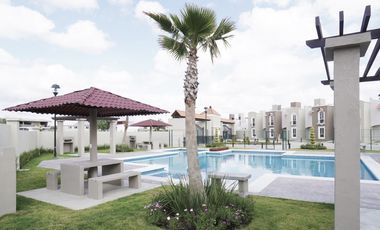 Casa con alberca de 4 recamaras