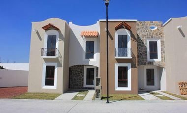 Casa con alberca de 4 recamaras