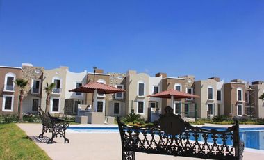 Casa con alberca de 4 recamaras