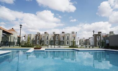 Casa con alberca de 4 recamaras