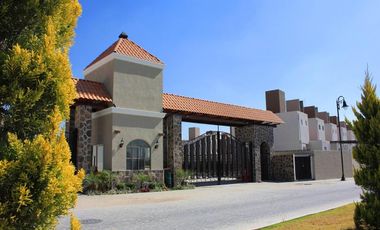 Casa con alberca de 4 recamaras