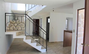 Casa con alberca de 4 recamaras