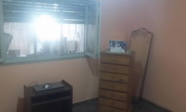 Casa en lote propio 3 amb amplios al frente mas departamento 2 amb al fondo