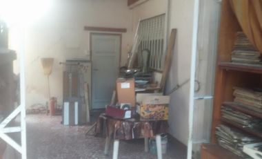 Casa en lote propio 3 amb amplios al frente mas departamento 2 amb al fondo