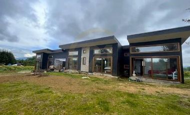 Casa semi nueva en Parcela, acceso Villarrica