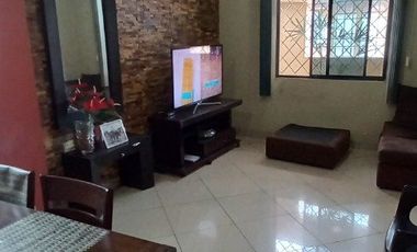 Casa de Venta en Vergeles a pocas cuadras de la Autopista Terminal Pascuales.