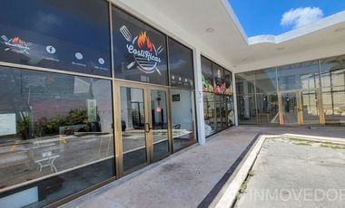 Local Comercial · Avenida Huayacan · 40M2 · Renta · Planta Baja