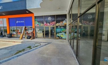 Local Comercial · Avenida Huayacan · 40M2 · Renta · Planta Baja