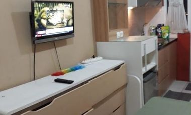 Apartemen green pramuka city type studio mingguan wifi ready