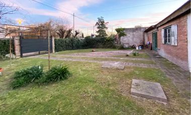 Casa en venta - 2 Dormitorios 1 Baño - Cochera - 825Mts2 - Monte Grande