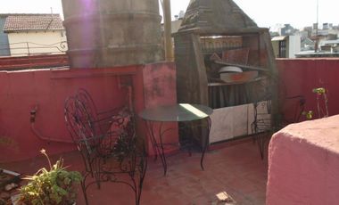 Casa 6amb en esquina en Pasajes de Parque Chacabuco Ideal 2 Flias A RECICLAR
