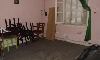 Casa 6amb en esquina en Pasajes de Parque Chacabuco Ideal 2 Flias A RECICLAR