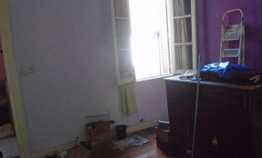 Casa 6amb en esquina en Pasajes de Parque Chacabuco Ideal 2 Flias A RECICLAR