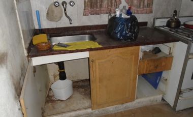 Casa 6amb en esquina en Pasajes de Parque Chacabuco Ideal 2 Flias A RECICLAR