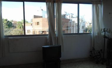 Casa 6amb en esquina en Pasajes de Parque Chacabuco Ideal 2 Flias A RECICLAR