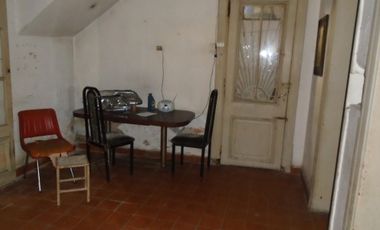 Casa 6amb en esquina en Pasajes de Parque Chacabuco Ideal 2 Flias A RECICLAR
