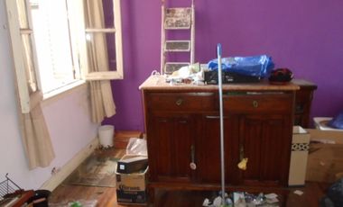 Casa 6amb en esquina en Pasajes de Parque Chacabuco Ideal 2 Flias A RECICLAR