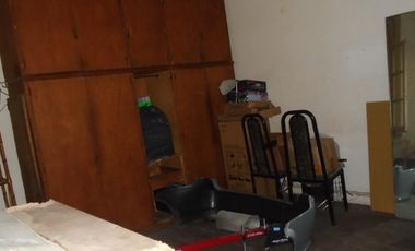 Casa 6amb en esquina en Pasajes de Parque Chacabuco Ideal 2 Flias A RECICLAR