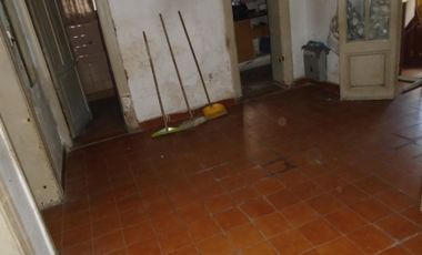 Casa 6amb en esquina en Pasajes de Parque Chacabuco Ideal 2 Flias A RECICLAR