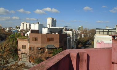 Casa 6amb en esquina en Pasajes de Parque Chacabuco Ideal 2 Flias A RECICLAR