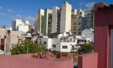 Casa 6amb en esquina en Pasajes de Parque Chacabuco Ideal 2 Flias A RECICLAR