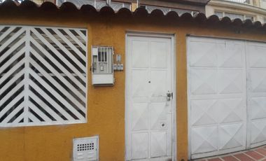 apartaestudio en arriendo en los alcazares. Cod A3929104