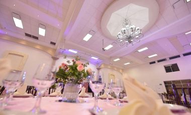 VENTA DE PROPIEDAD CON 2 SALONES DE EVENTOS