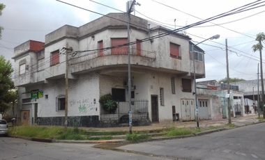 DEPARTAMENTO TIPO CASA EN PLANTA ALTA. 4 AMBIENTES. CON COCHERA