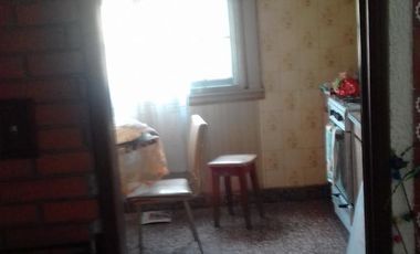 DEPARTAMENTO TIPO CASA EN PLANTA ALTA. 4 AMBIENTES. CON COCHERA