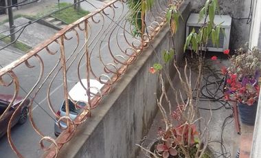 DEPARTAMENTO TIPO CASA EN PLANTA ALTA. 4 AMBIENTES. CON COCHERA