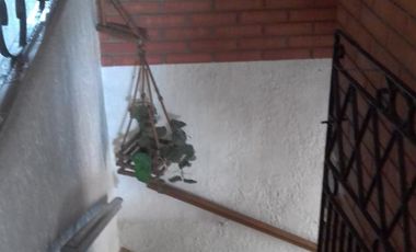 DEPARTAMENTO TIPO CASA EN PLANTA ALTA. 4 AMBIENTES. CON COCHERA