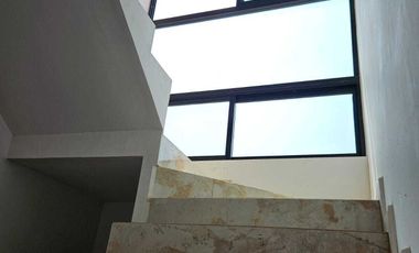 Casa residencial en renta dentro de privada exclusiva al norte de Mérida.