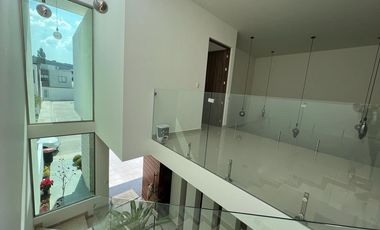 CASA EN VENTA CON RECÁMARA EN PB. FRACC. PASEO DEL PARQUE CON CASA CLUB, GIMNASIO, CANCHAS DEPORTIVAS