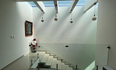 CASA EN VENTA CON RECÁMARA EN PB. FRACC. PASEO DEL PARQUE CON CASA CLUB, GIMNASIO, CANCHAS DEPORTIVAS