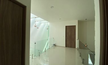 CASA EN VENTA CON RECÁMARA EN PB. FRACC. PASEO DEL PARQUE CON CASA CLUB, GIMNASIO, CANCHAS DEPORTIVAS